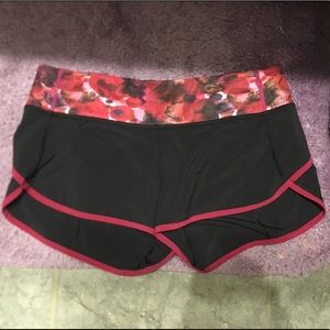 Lululemon Run Speed Short in Floral Red + Black